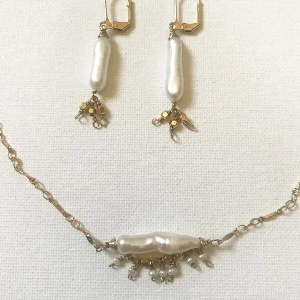White Freshwater Pearls in gold tone Necklace & Earring Set Ocean Sea - Picture 2 of 7